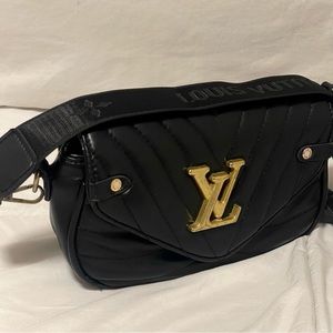 Louis Vuitton Black shoulder bag